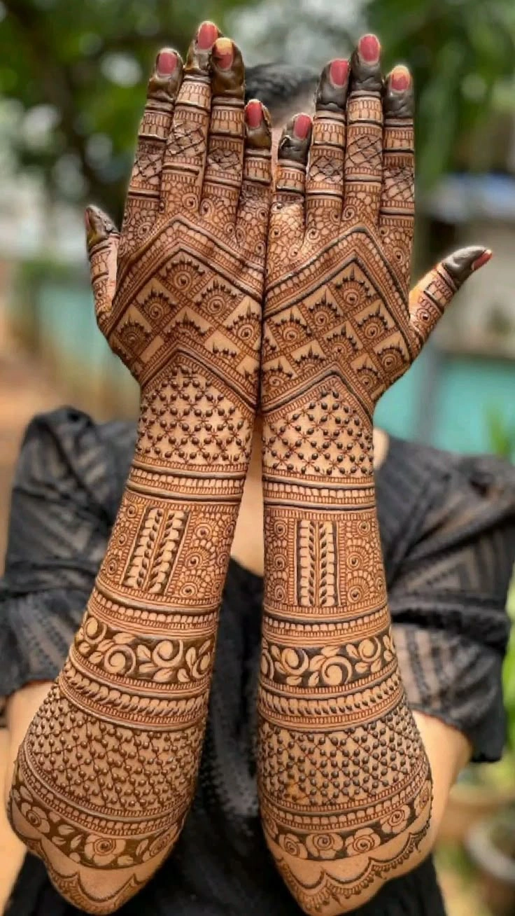 Back Hand Mehndi Design