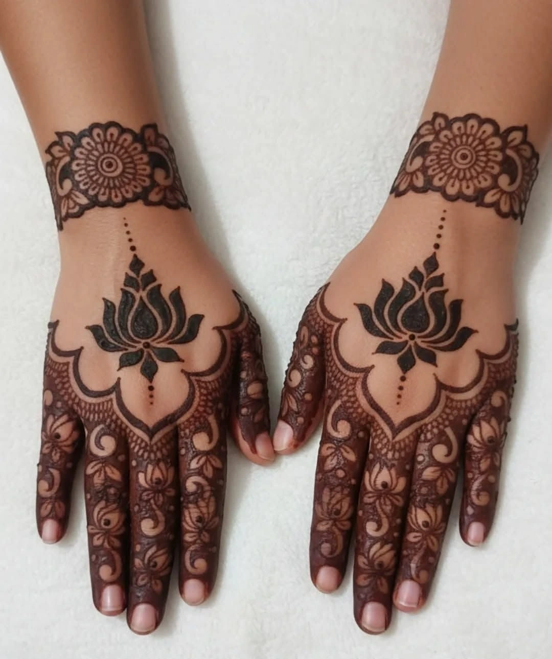 Back Hand Mehndi Design