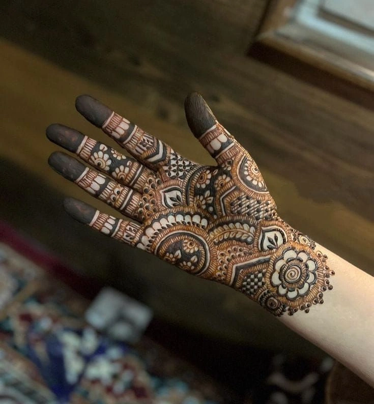 Front Hand Simple Mehndi Design