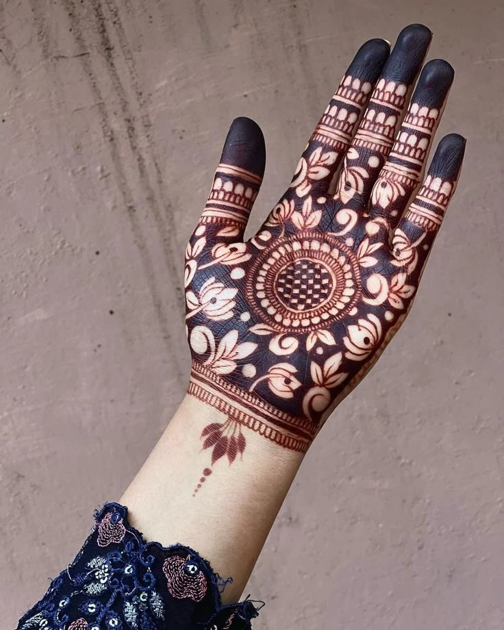 Front Hand Simple Mehndi Design