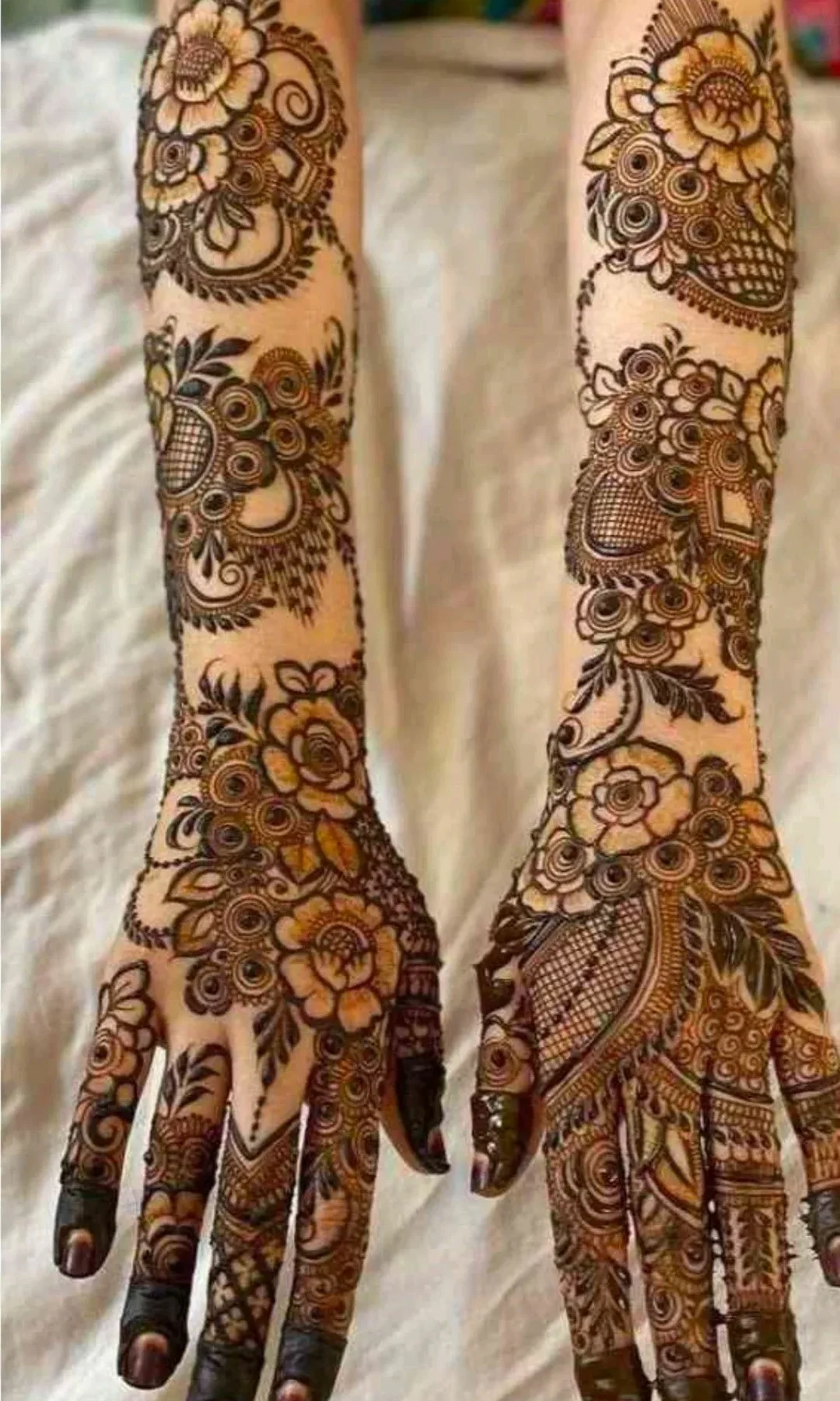 Simple Khafif Mehndi Design
