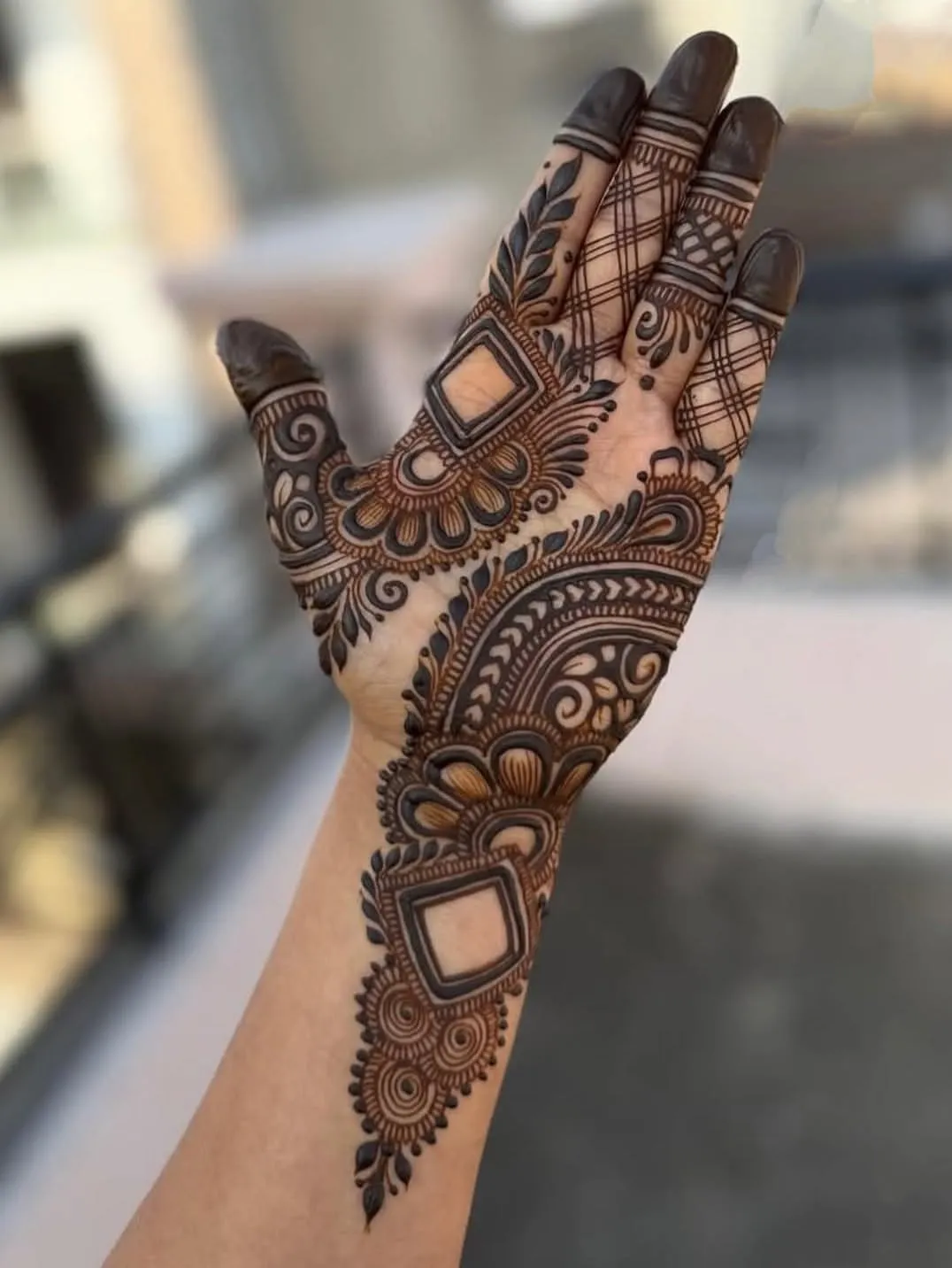 Stylish Simple Khafif Mehndi Design