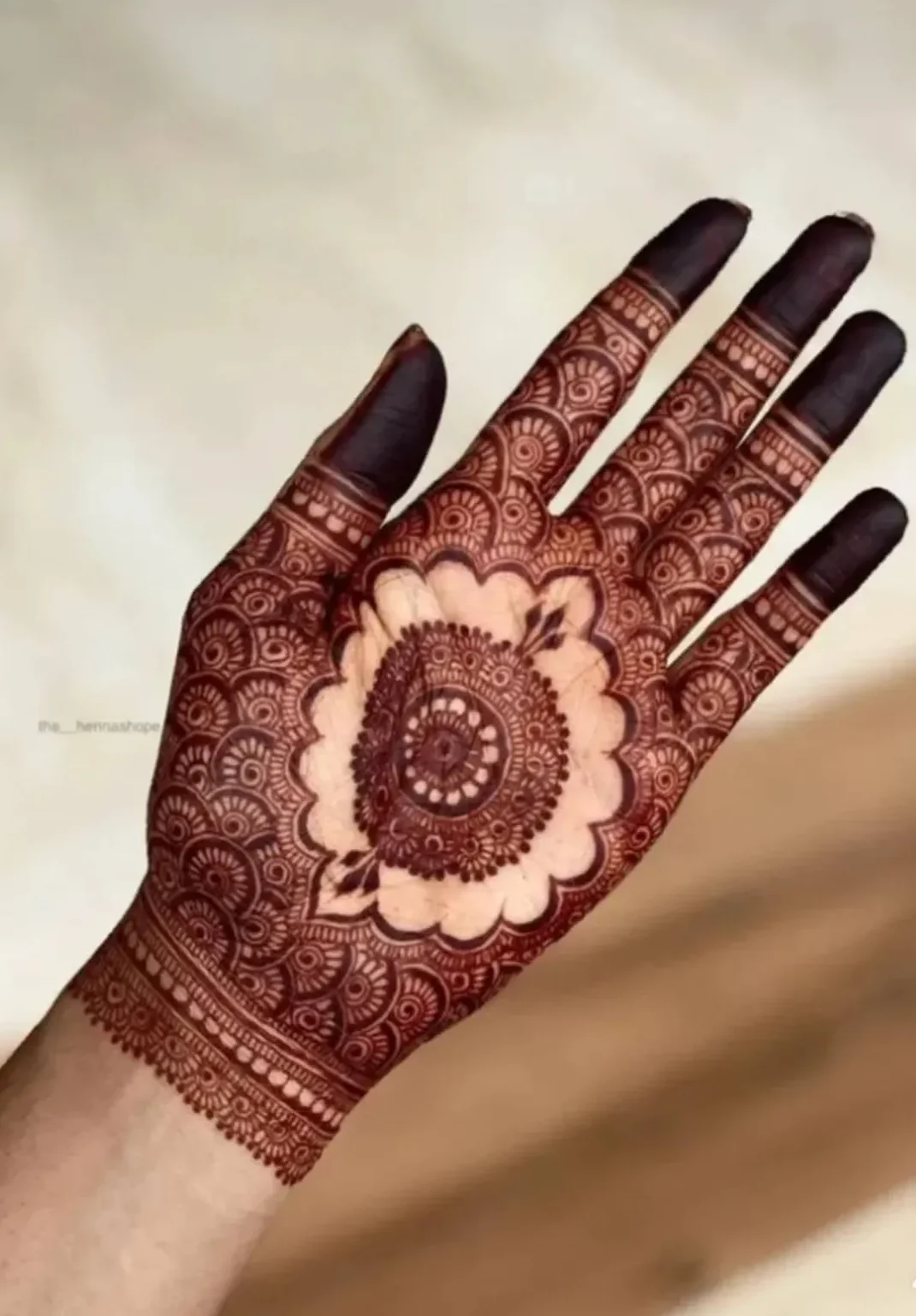 Stylish Simple Khafif Mehndi Design