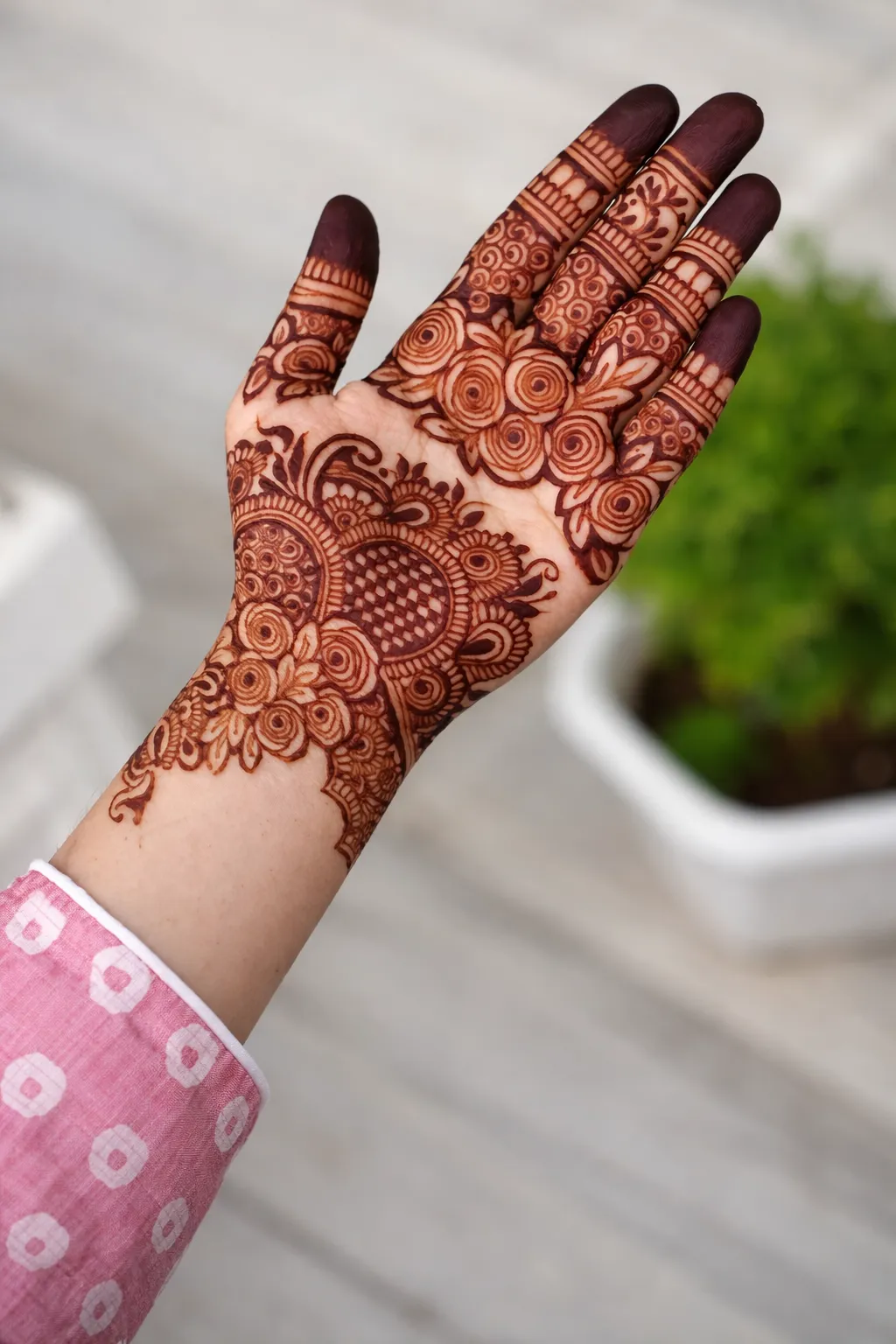 Rabeeca Khan Mehndi Design Front Hand