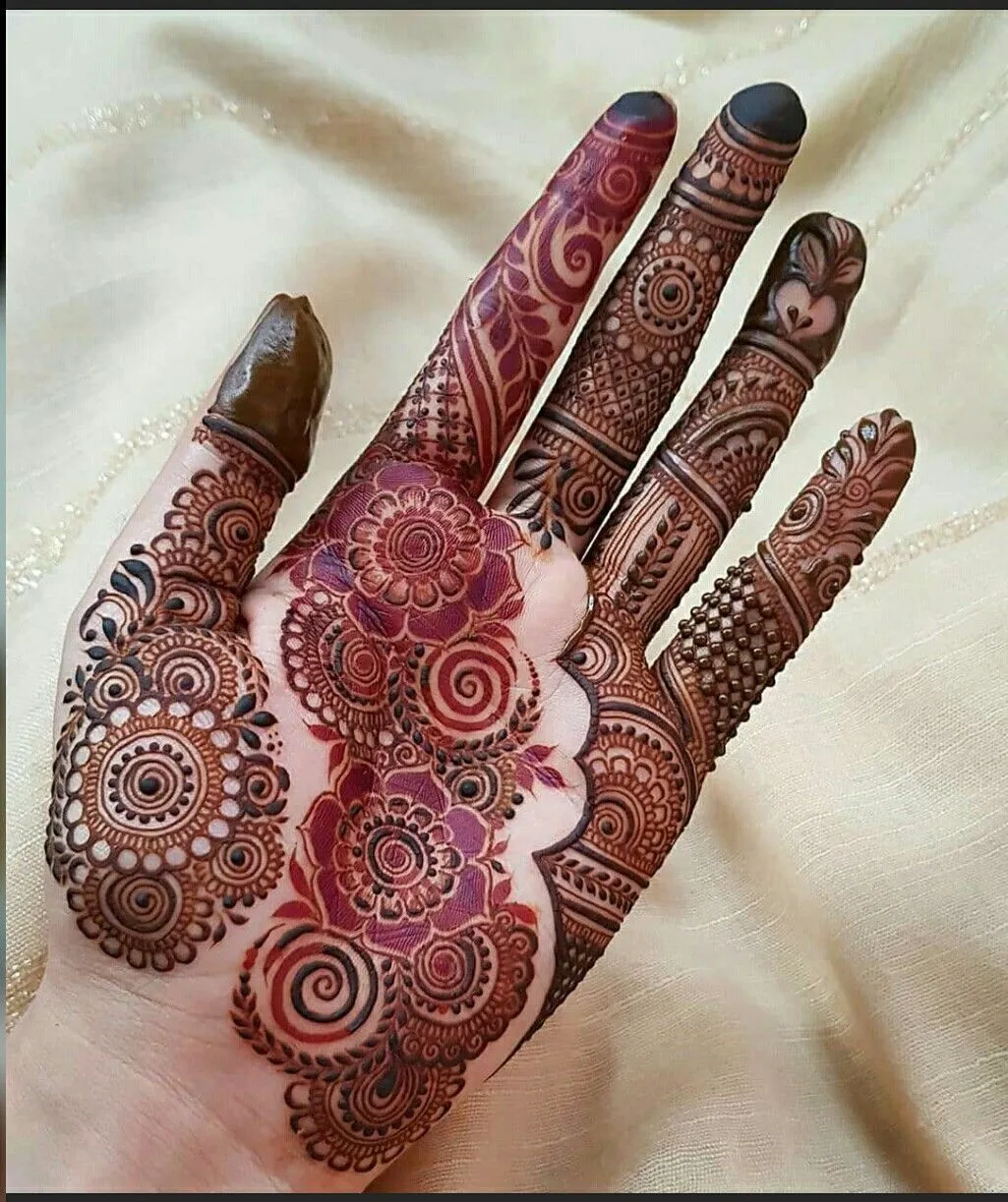 Gol Tikki Mehndi Design