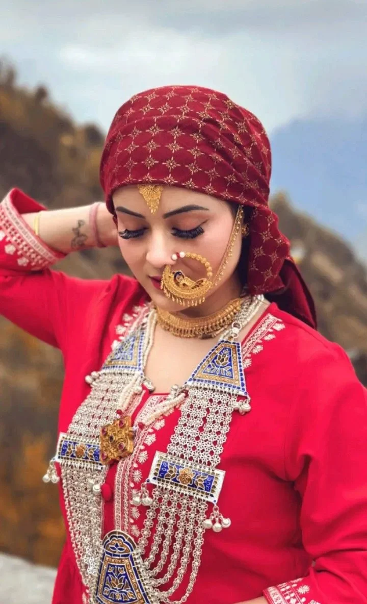 Gold Nath Design Pahadi