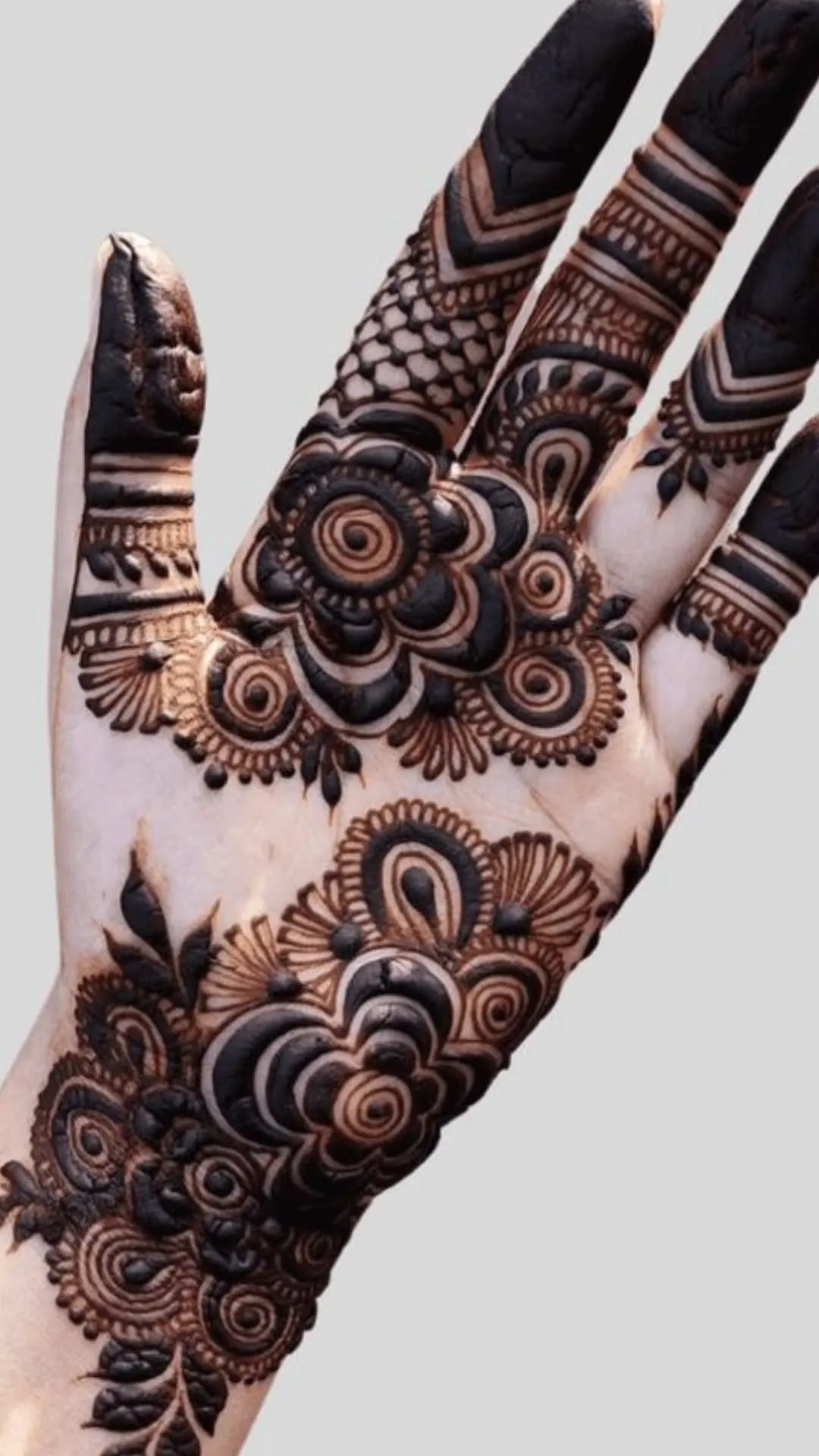 Stylish Simple Khafif Mehndi Design