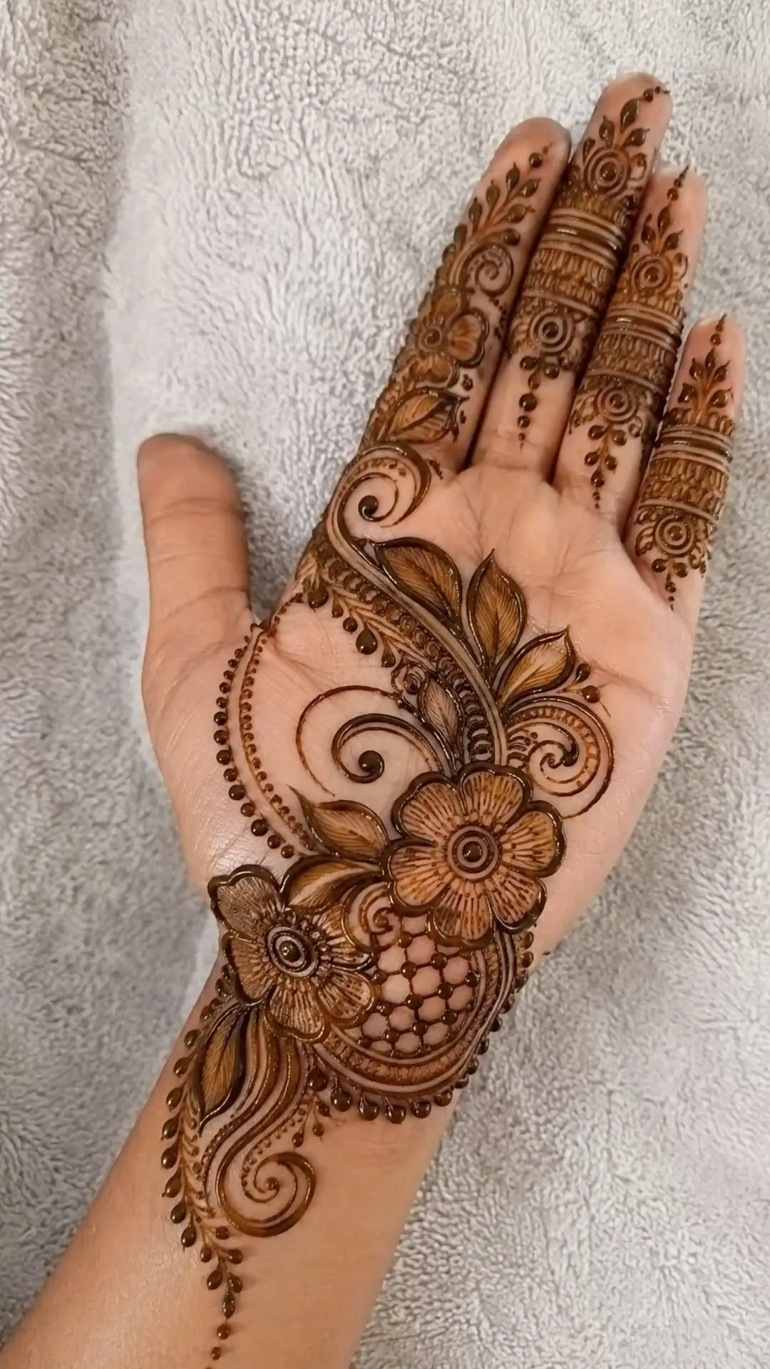 Arabic Bail Mehndi Design