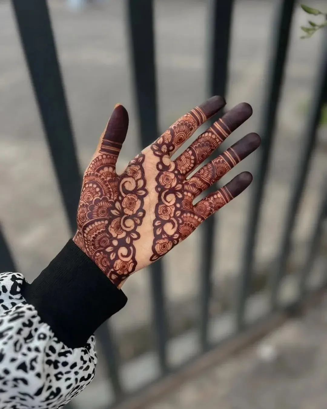 Rabeeca Khan Mehndi Design Front Hand