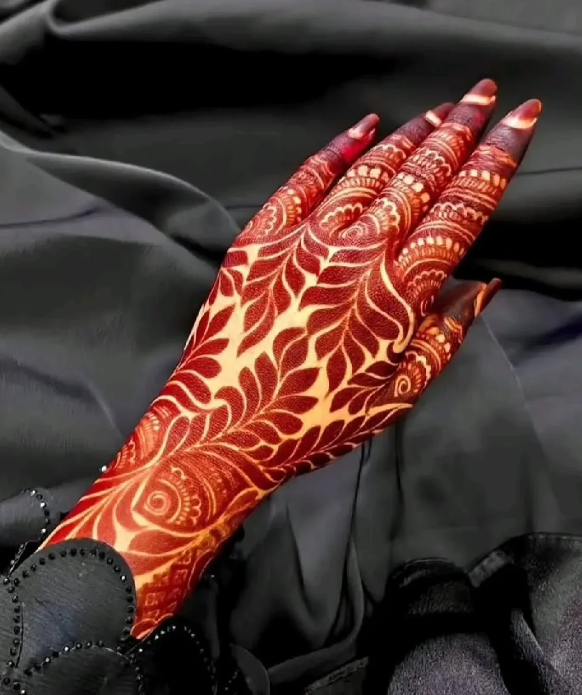 Dubai Mehndi Design Back Hand (2)