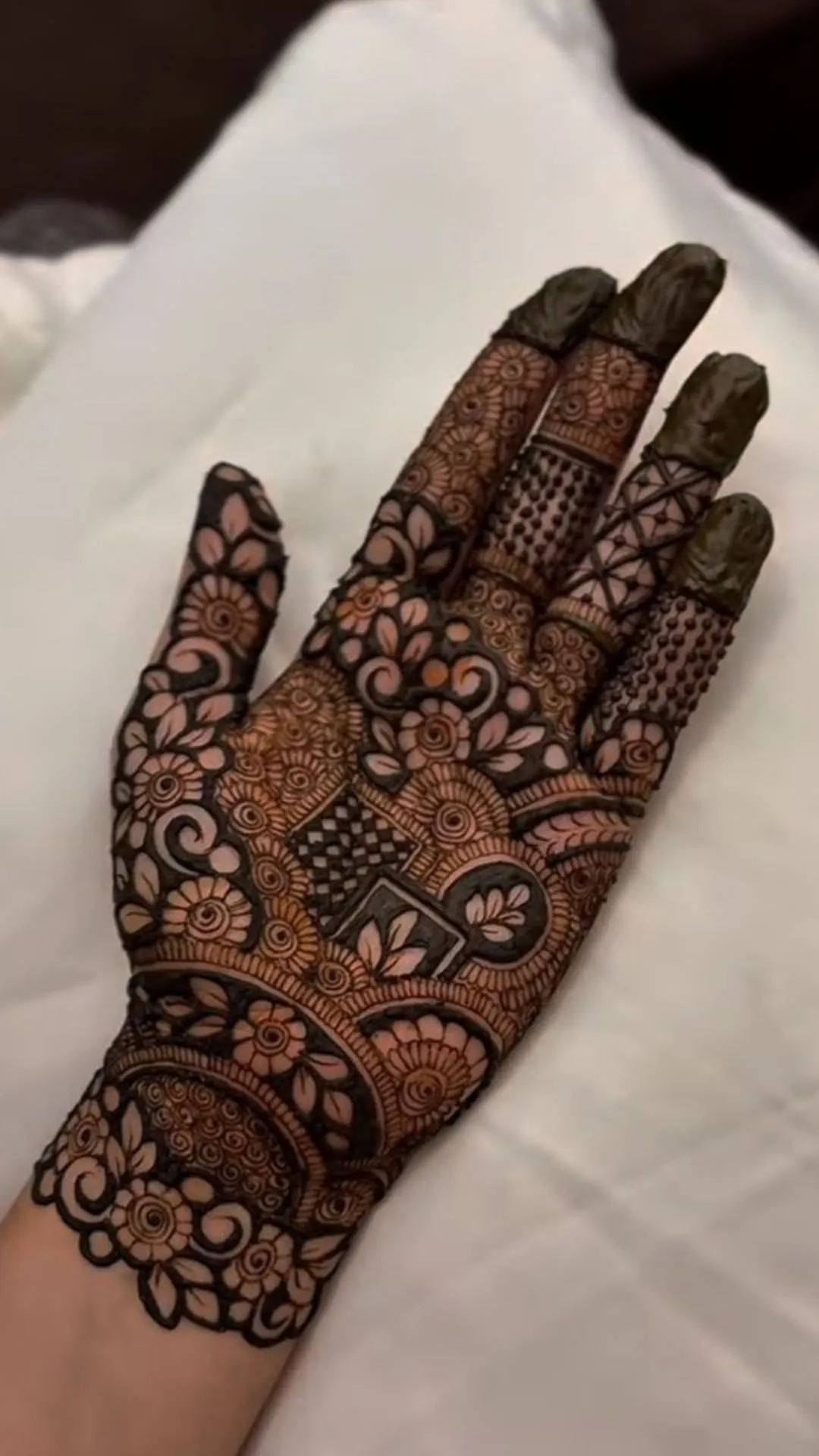 Dubai Mehndi Design Back Side