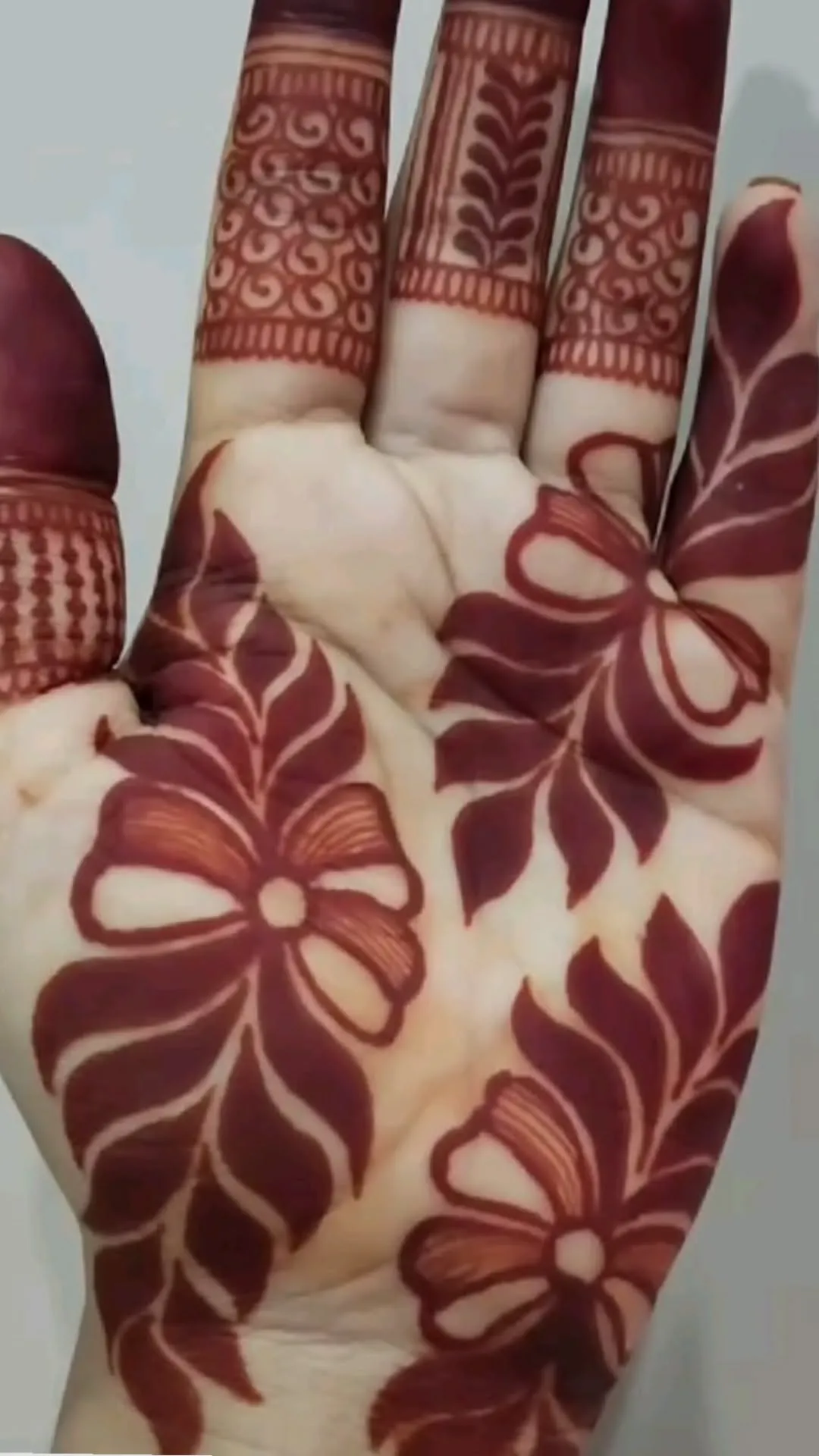 Dubai Mehndi Design Front Hand (3)