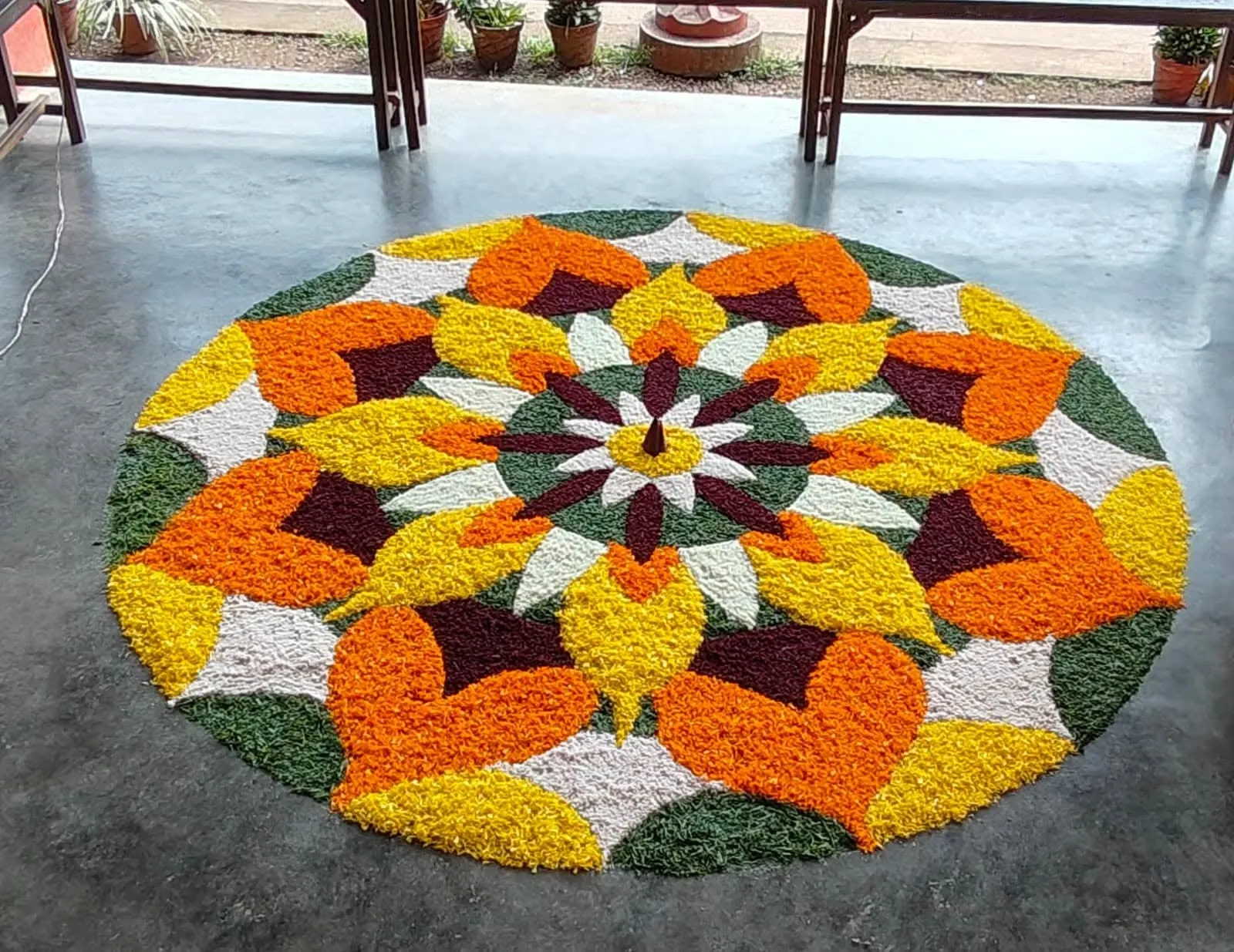 Flower Rangoli Design Simple (3)