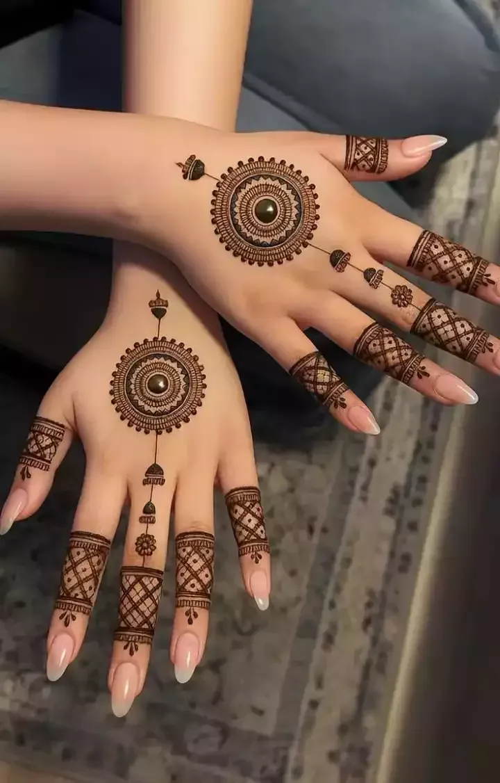 Cute Aesthetic Henna Designs Front Hand