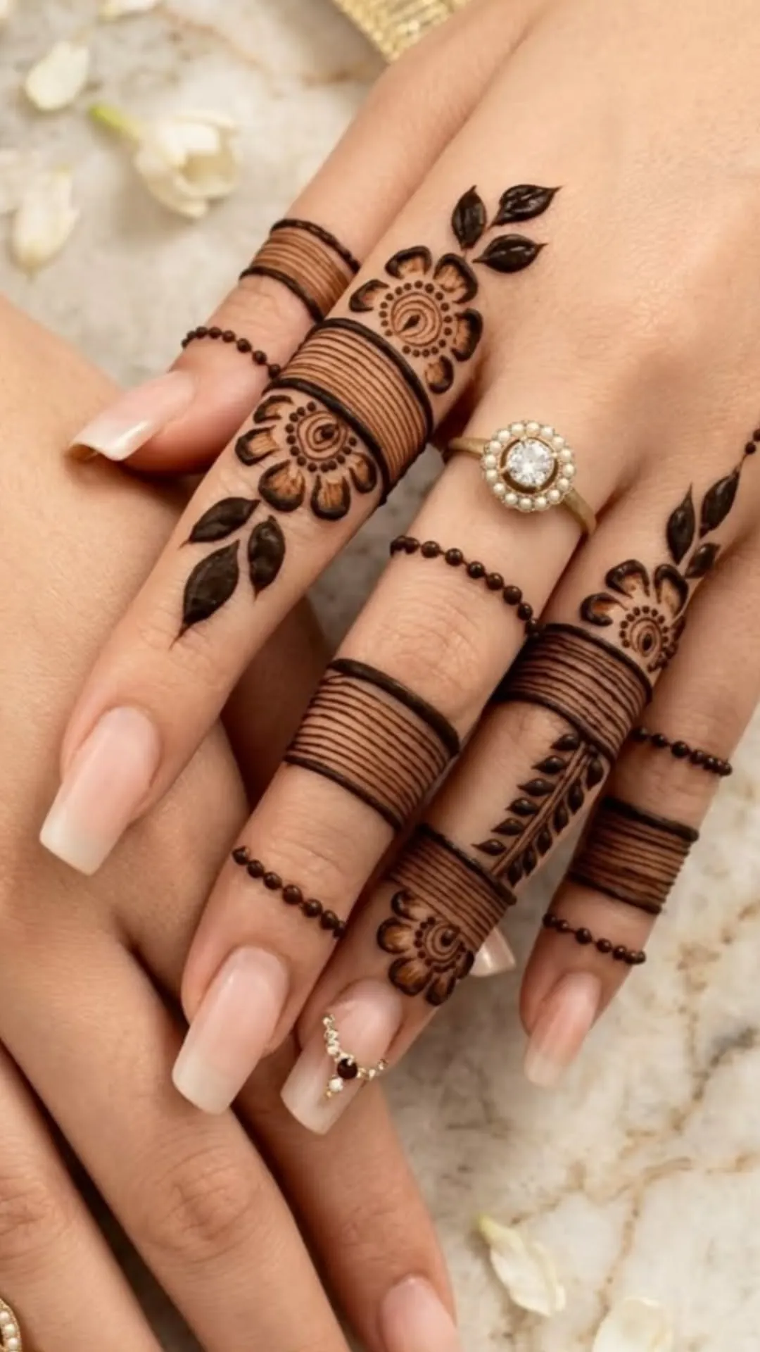 Cute Small Minimalist Henna Designs (3)