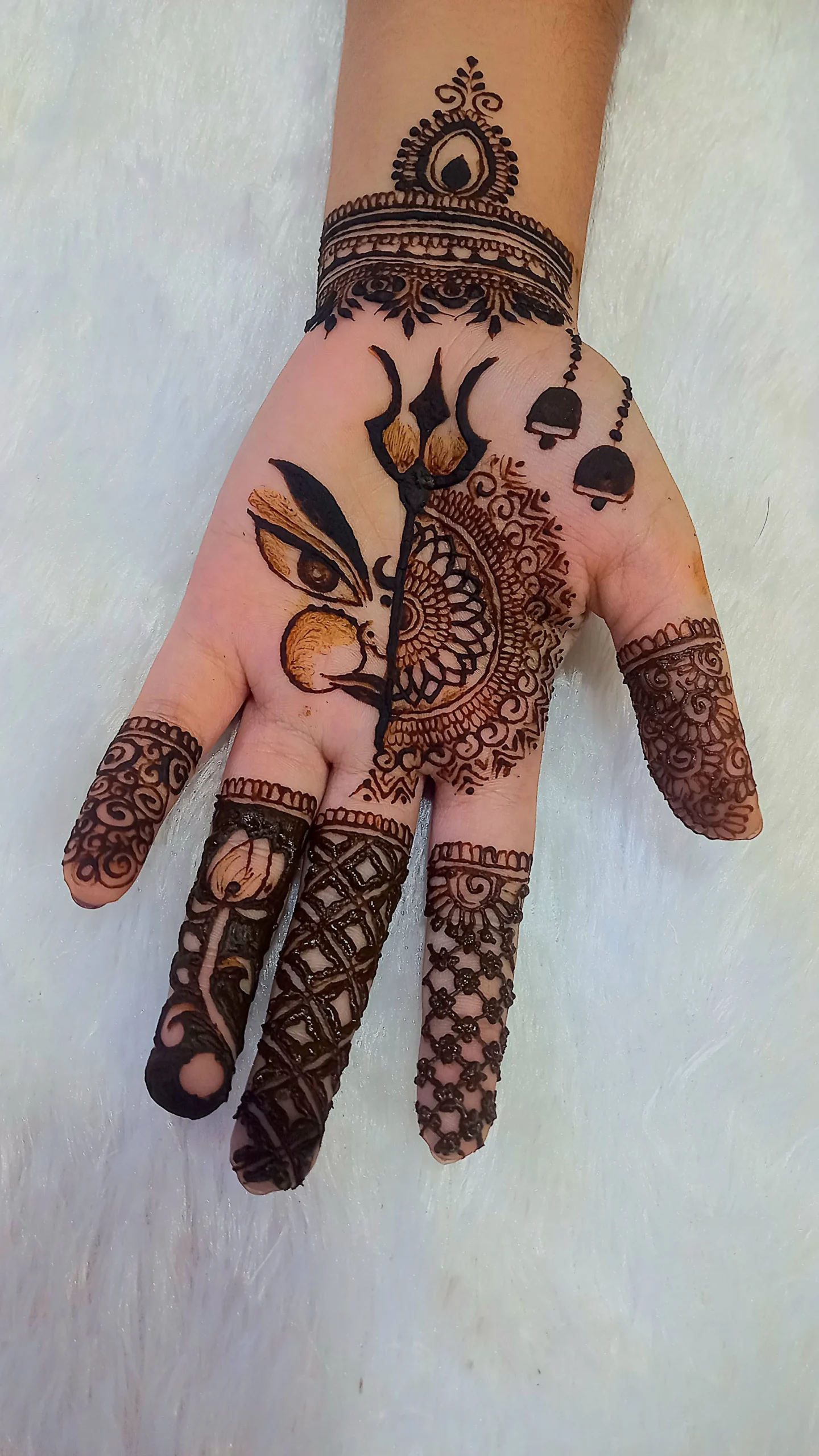 Modern Navratri Mehndi Design