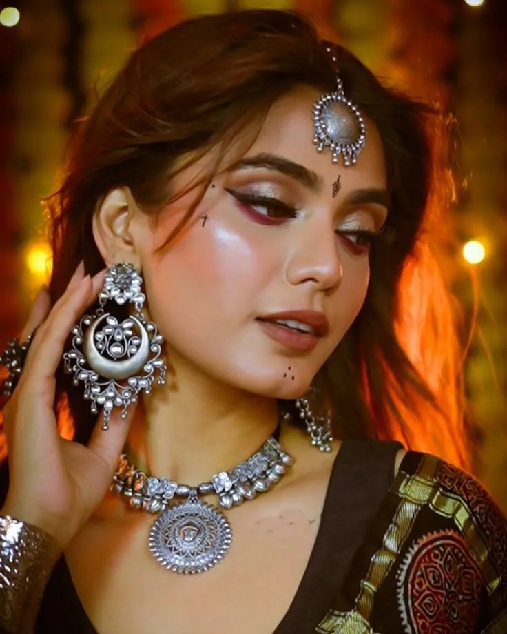 Navratri Bindi Design For Girl (2)