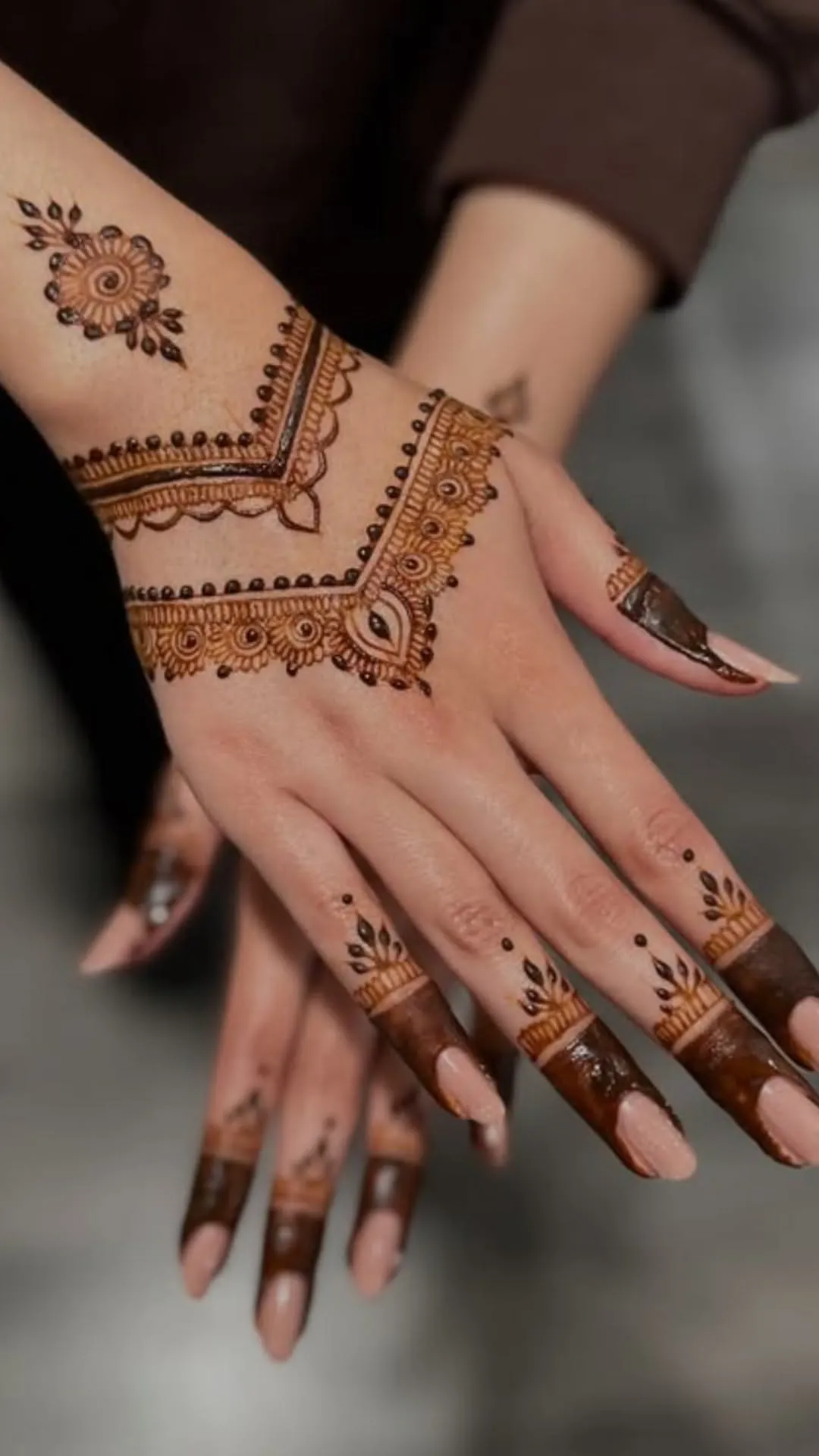 Simple Cute Aesthetic Henna Designs (2)