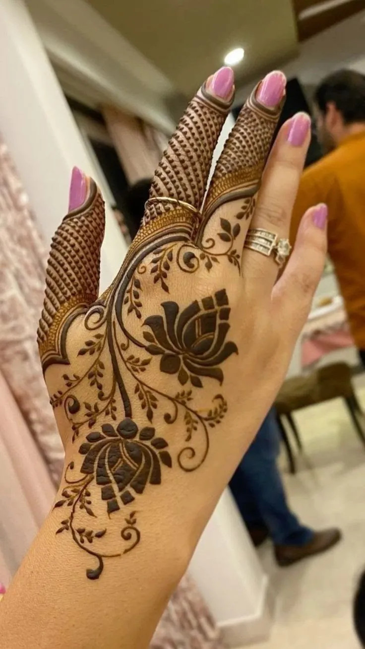 Simple Cute Aesthetic Henna Designs (3)