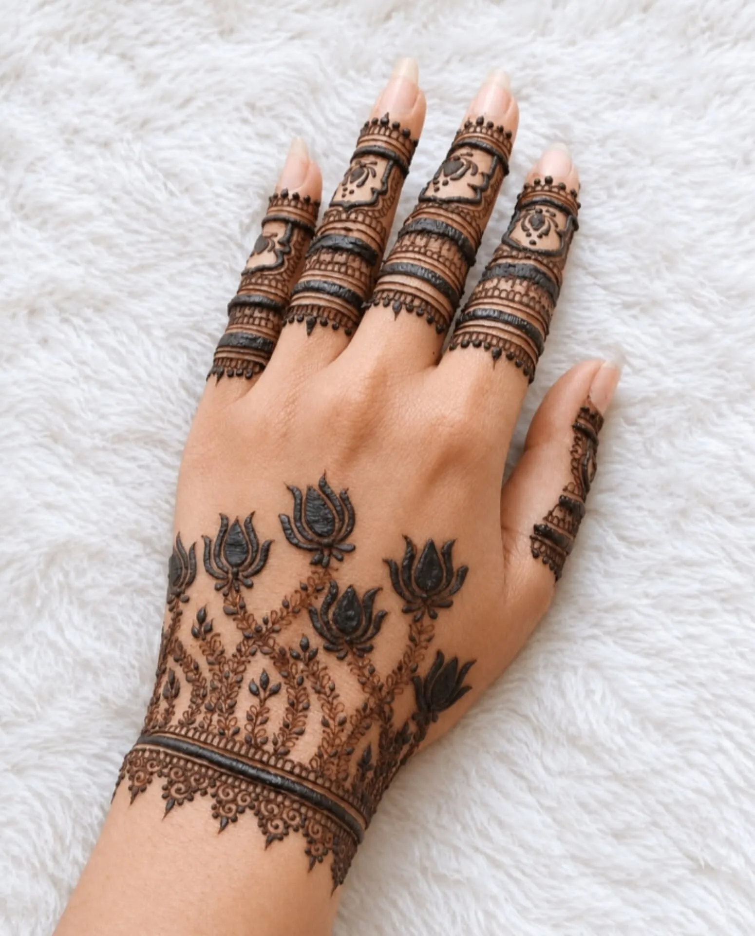 Simple Cute Aesthetic Henna Designs (5)
